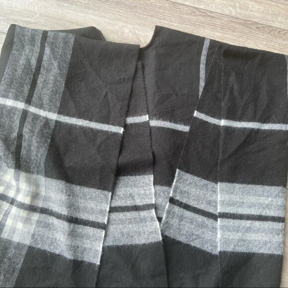 V. FRAAS Made in Germany Plaid Shawl - Picture 11 of 12